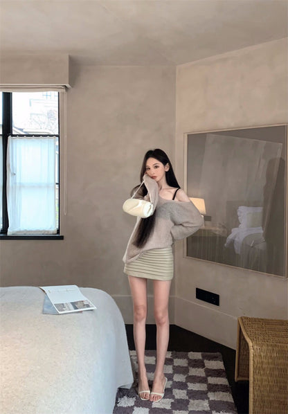 26Jun. 霧感美女慵懶透視針織上衣/風琴辣妹皮短裙 卡其色系