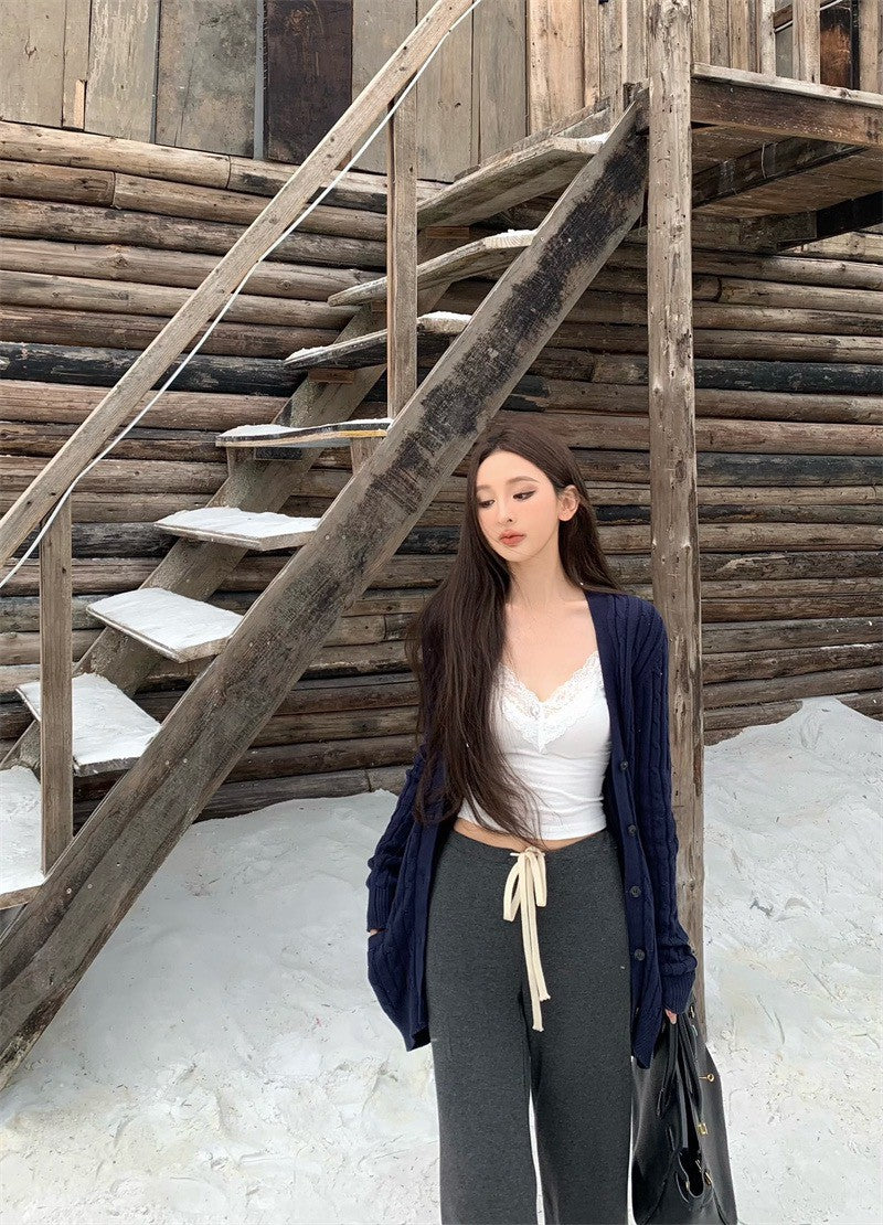 25Dec. 慵懶美式V領針織口袋開衫 藏藍/杏色