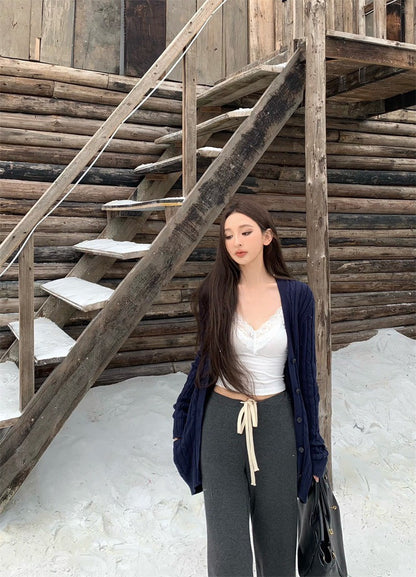 25Dec. 慵懶美式V領針織口袋開衫 藏藍/杏色