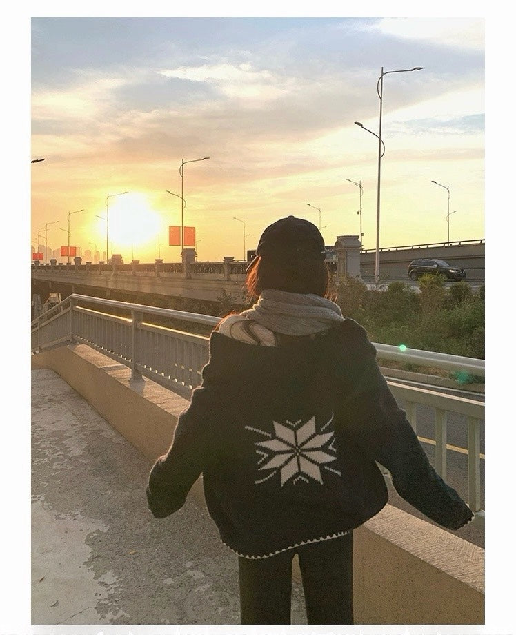 25Nov. 沉靜美式冬日大雪花片針織外套 藏藍