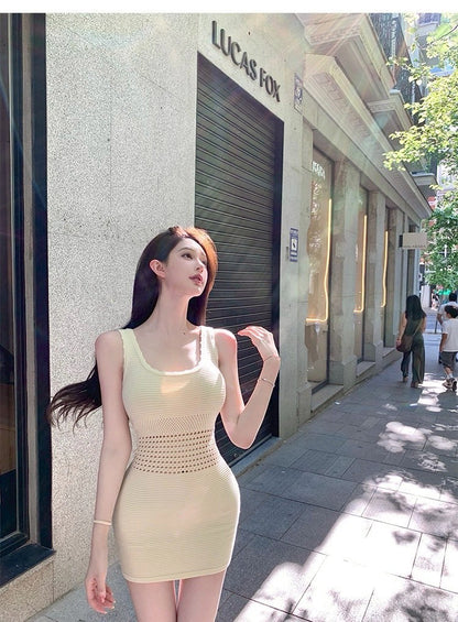 25Aug. 性感腰部縷空U領奶杏針織裙