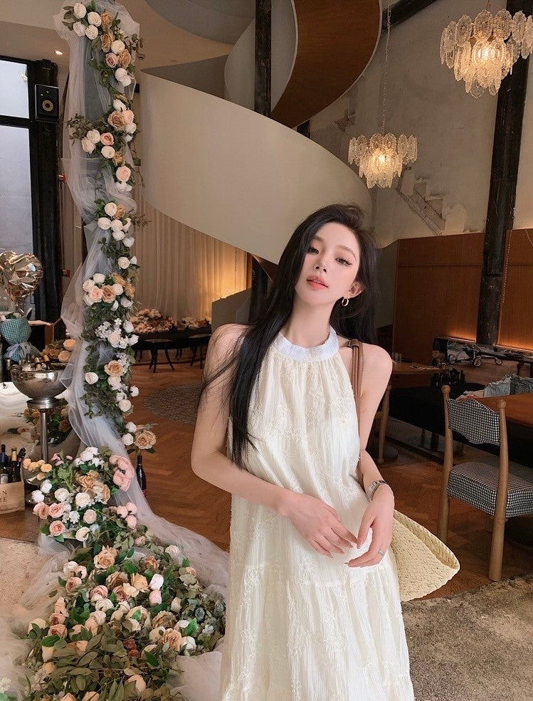 Aug. 跌入夢境 仙女緹花圓領掛脖連身裙