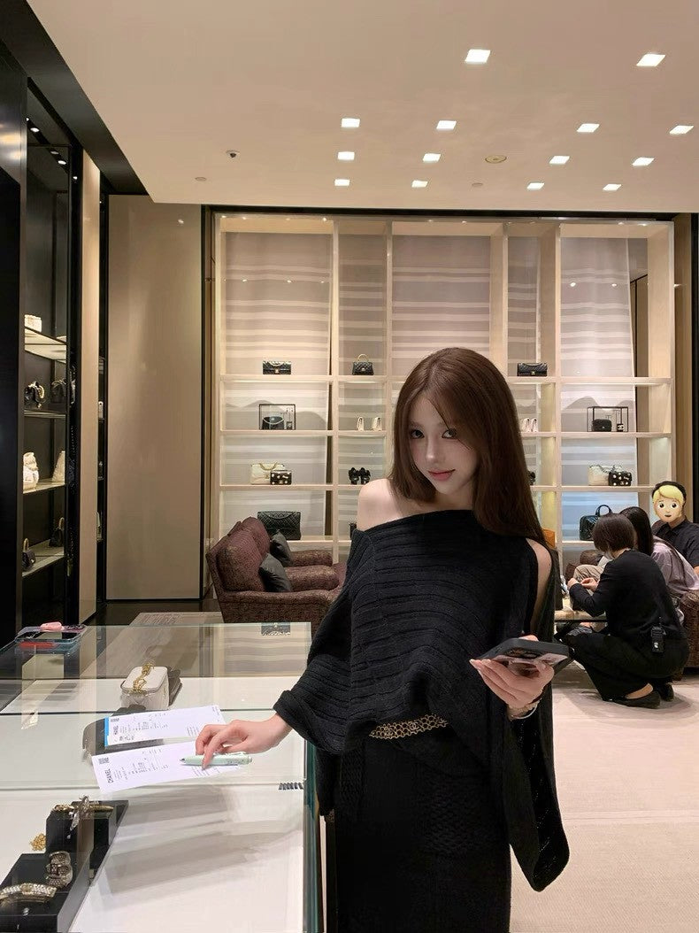 26Jan. 高級感秀款慵懶不規則剪裁披風毛衣 黑/白