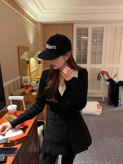 Oct. 俏麗甜心 撞色V領麻花針織長袖上衣 米色/黑色