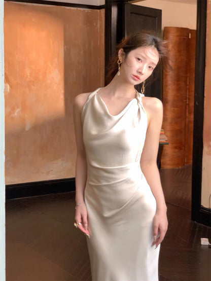 26Apr. 優雅無可挑剔 紐結吊帶設計連身裙 紫/米白