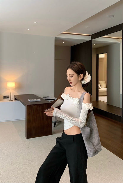 May. 花瓣少女 顯瘦一字領花邊修身上衣 米色