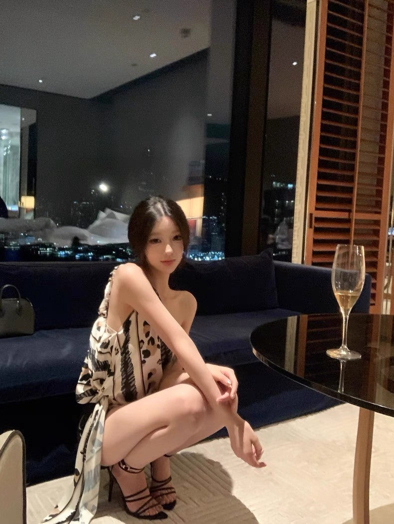 25Aug. cavall*黑白豹紋不規則絲巾式上衣