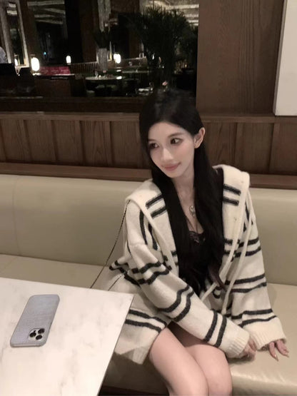 25Oct. 慵懶空氣羊毛條紋針織連帽外套 白