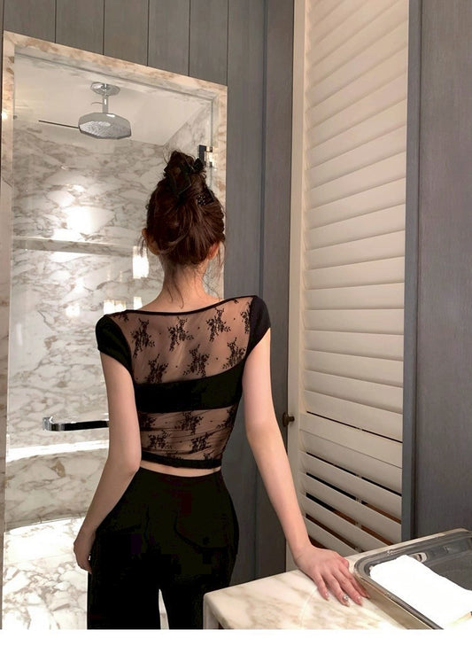 25Aug. 版型狠搭純欲姐姐後背縷空拼接上衣 黑