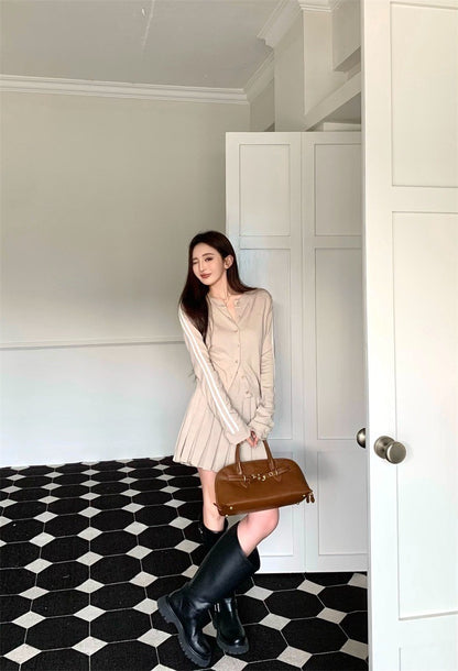 Mar. 韓系學院 雙槓圓領針織開衫 百褶半身裙 杏