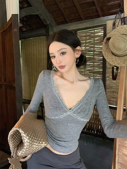 Apr. 浪漫本能 法式蕾絲V領上衣 黑/灰 舒適柔軟假兩件式休閒褲