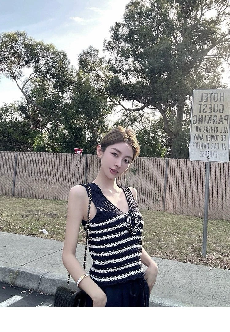 25Oct. 春和織雨 冰特紗線手鉤花針織背心 白/藏藍