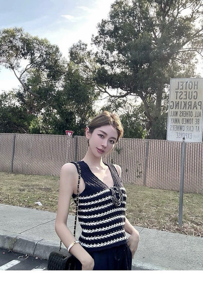 25Oct. 春和織雨 冰特紗線手鉤花針織背心 白/藏藍