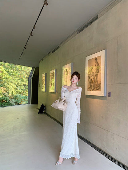 26Feb. 剪裁美學一字V領定位美鎖骨蕾絲開叉洋裝