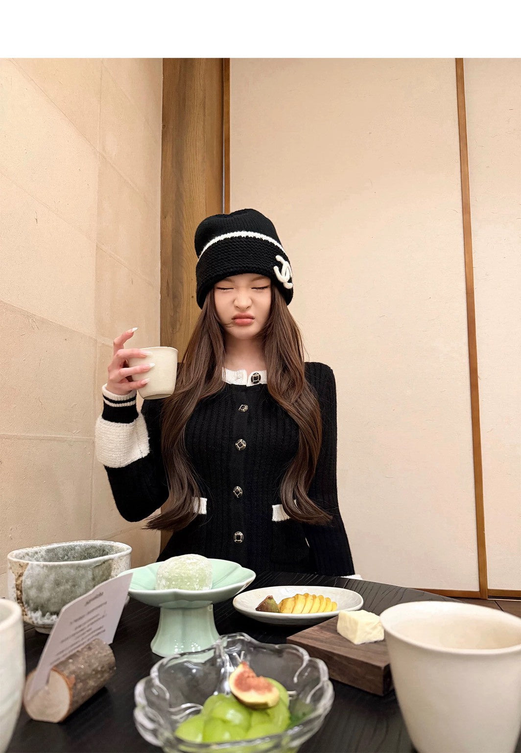 26Feb. Coco經典黑白小香厚實修身版針織外套 白底/黑底