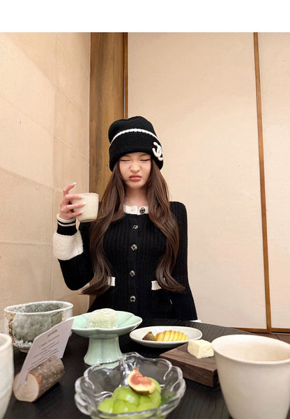 26Feb. Coco經典黑白小香厚實修身版針織外套 白底/黑底