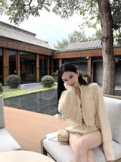 25Nov. 立體圈圈毛圓領短款外套 卡其