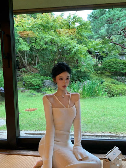 26Jan. 巨性感曼妙身材百搭針織連身裙 黑/白