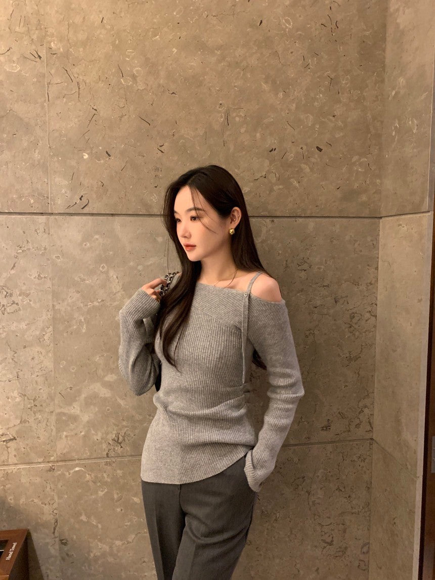 Oct. 溫婉氣質 一字調節肩不規則下擺修身針織上衣 灰
