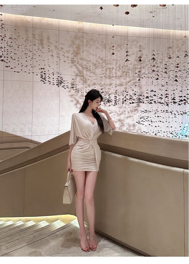 Mar. 氣質佳人 韓女V領扭結收腰壓褶連衣裙