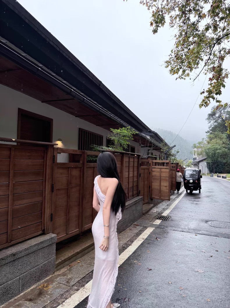 May. 浪漫淡紫 單側露肩手工織縷荷葉針織連身裙