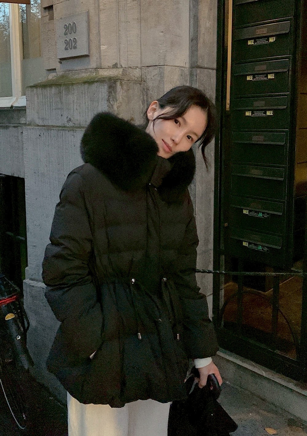 25Dec. 雪絨奶芙毛毛帽收腰羽絨外套 黑