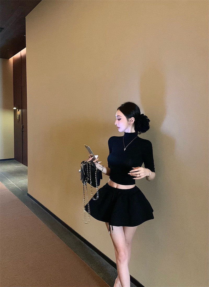 May. 韓團甜心 高領五分袖修身黑色上衣 高腰花瓣黑色澎澎裙