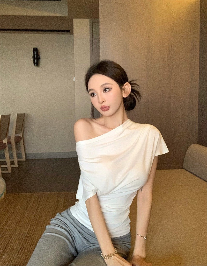 May. 輕氧週末 不規則斜肩蘯領上衣 黑/白 灰色休閒長褲