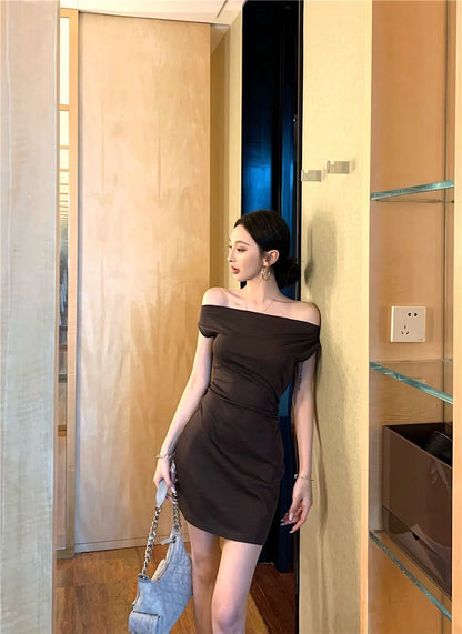 25Jul. 基礎收腰一字領咖色連身裙