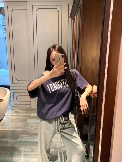 Apr. 慵懶美式一字領字母上衣 藏藍