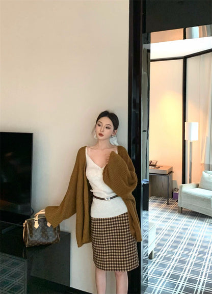 25Nov. 糯糯海馬毛理針織外套 復古針織背心/格紋半身裙