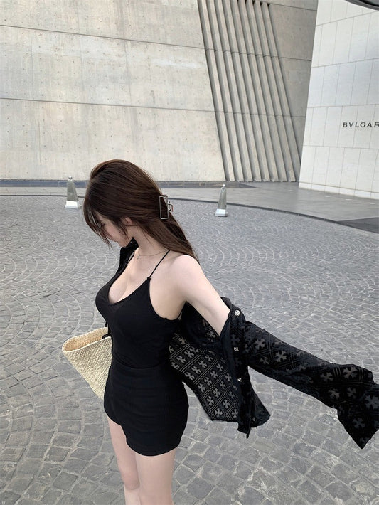 Aug. 神秘腔調 縷空十字架設計 絲絨感襯衫 黑色