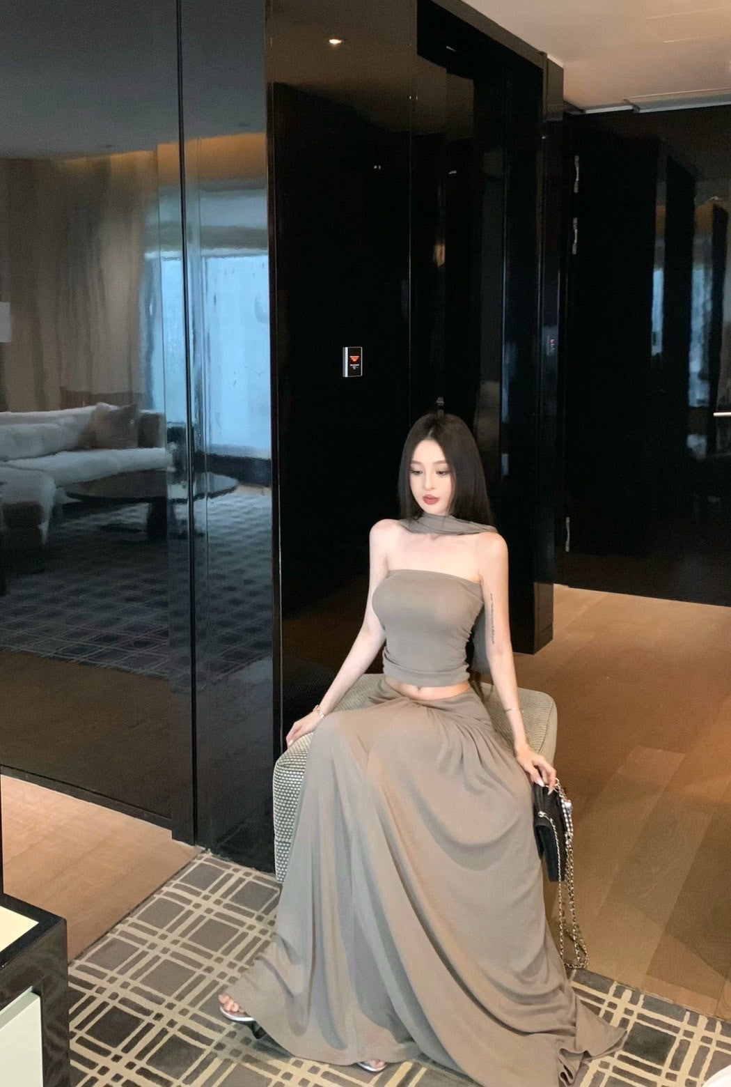 May. 獨樹一格 時髦簡約多穿法上衣半身裙套裝 卡其