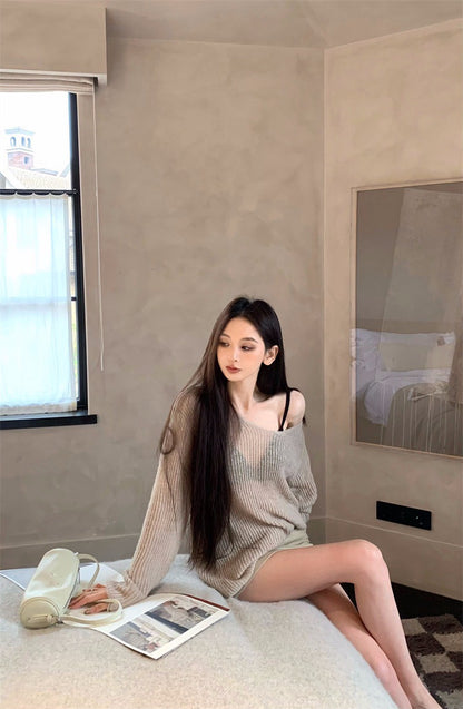 26Jun. 霧感美女慵懶透視針織上衣/風琴辣妹皮短裙 卡其色系