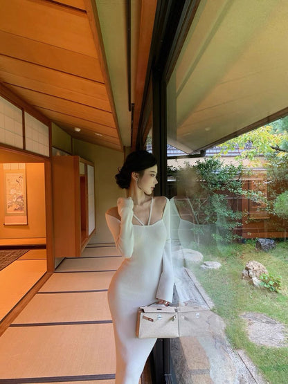 26Jan. 巨性感曼妙身材百搭針織連身裙 黑/白