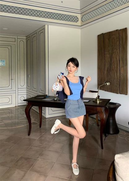 Apr. 通勤俏皮女孩 簡約短版開衫 藍色U領背心 格紋半身裙