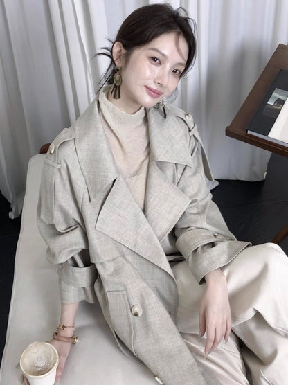 25Dec. 老派審美韓系翻領亞麻肌理紋雙排扣風衣 雲霧米
