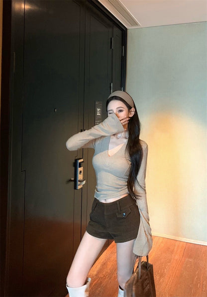 Feb. 極致身材 深V領顯瘦彈力上衣 卡