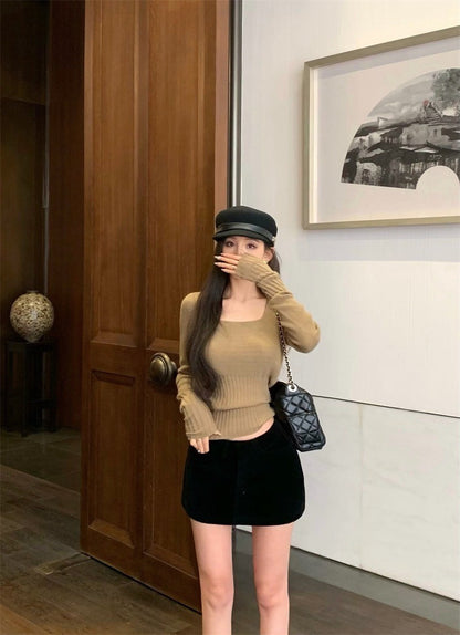 Feb. 復古簡約 方領收腰針織卡色上衣 黑色半身裙