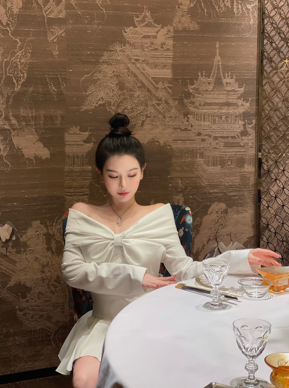 Mar. 絕美宴會 蝴蝶結一字領排扣兩穿上衣 杏