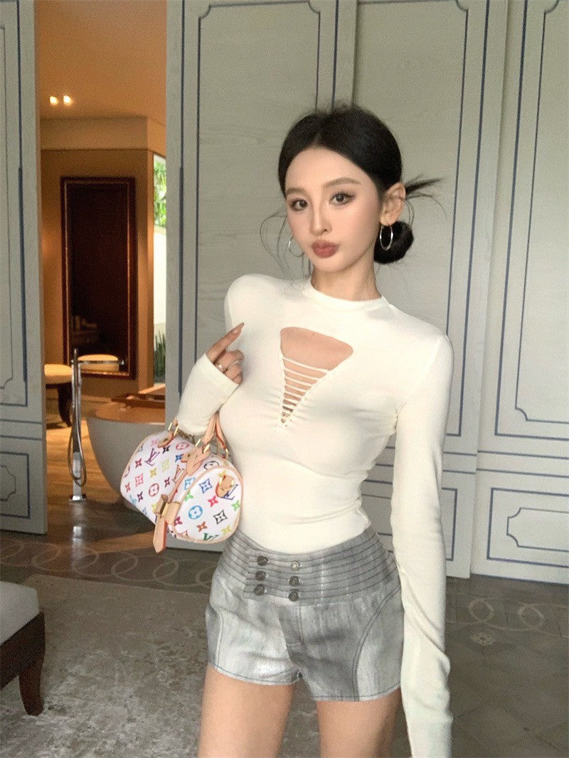 Jun. 辣妹特務 低V縷空設計長袖上衣 米