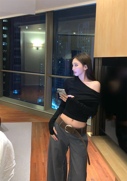 Mar. 優雅法則 斜領抓皺細腰彈力針織上衣 白/黑