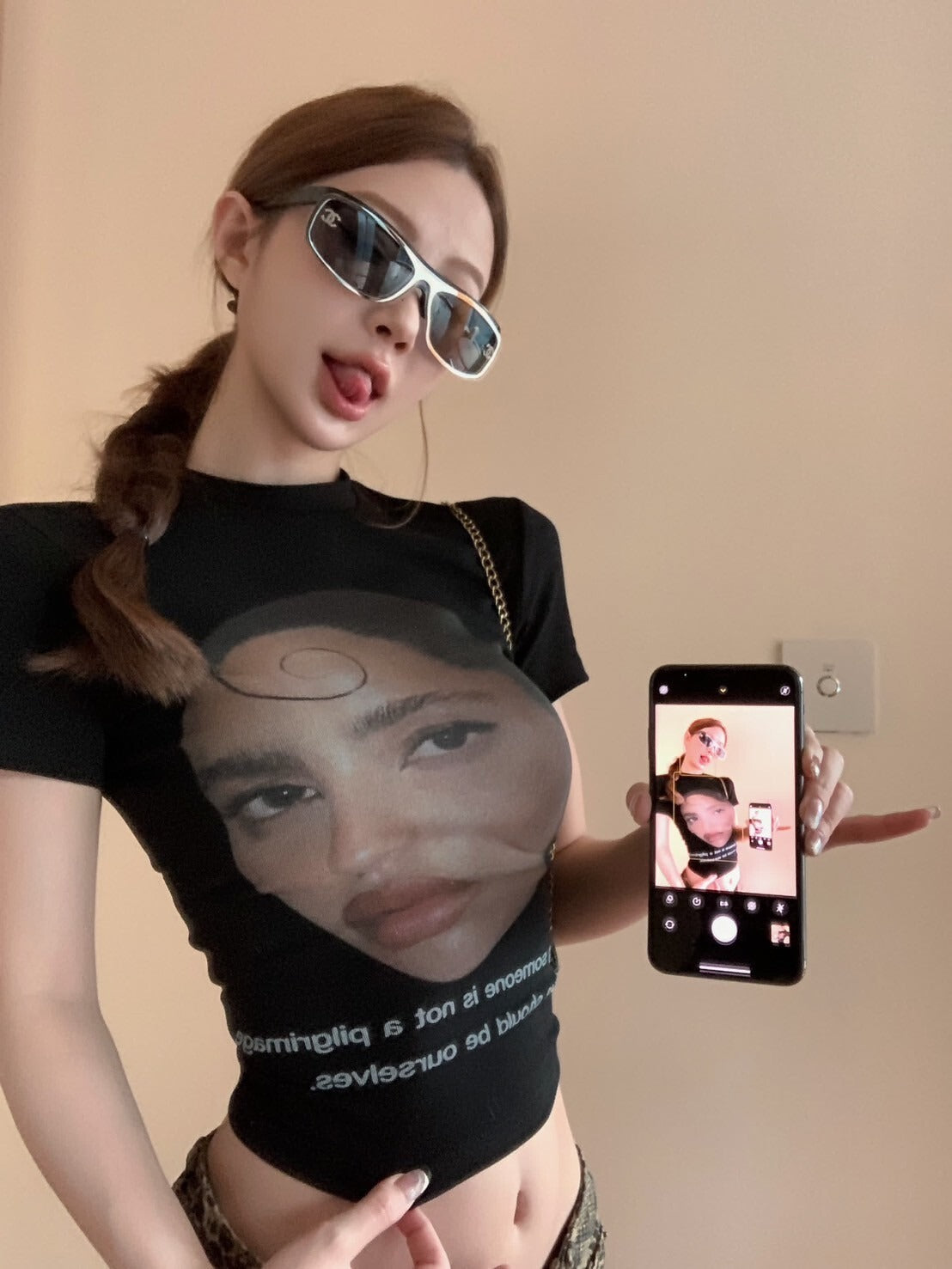 25Oct. 叛逆基因人像印花修身上衣