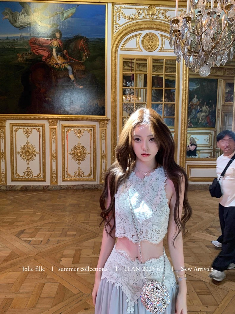 25Oct. 羅浮宮博物 夢幻甜美雕花背心半身裙套裝 梔子色/水藍