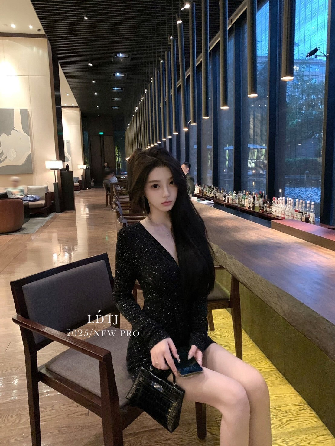 25Oct. 滿鑽流心 晚宴名媛重工V領褶皺連身裙
