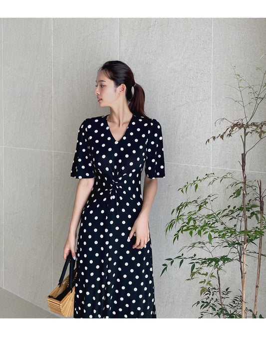 25Sep. 優雅V領短袖扭結腰波點裙 黑