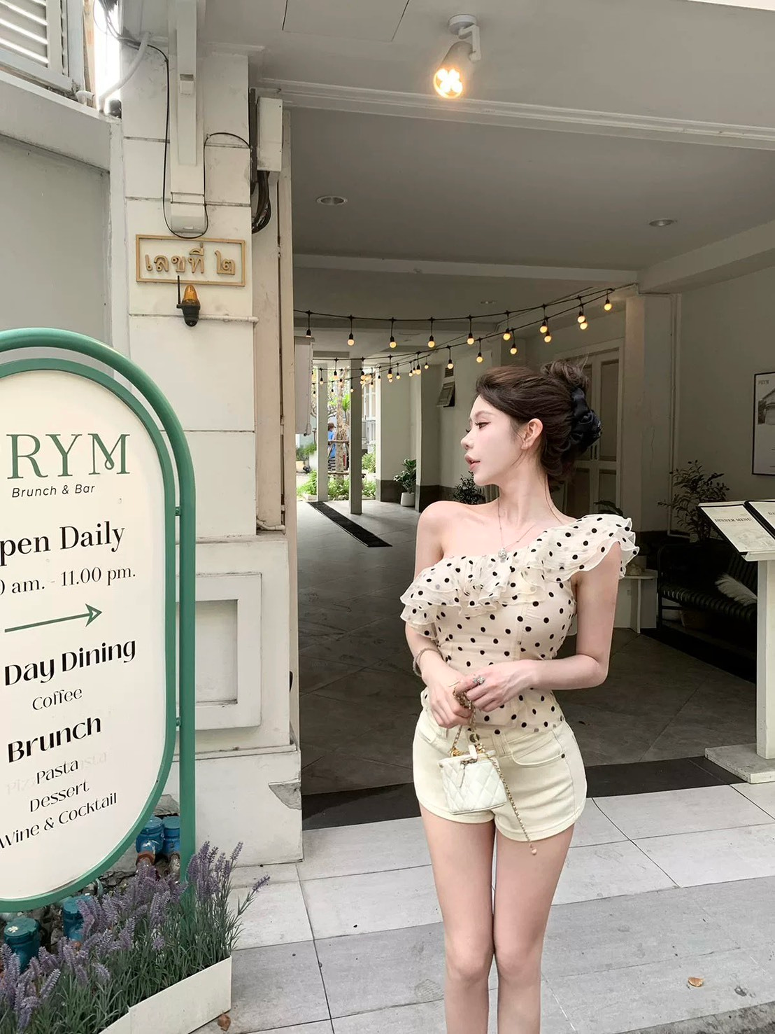 25Oct. 甜美泡泡 溫柔波點荷葉斜肩上衣