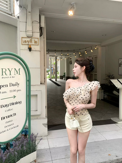 25Oct. 甜美泡泡 溫柔波點荷葉斜肩上衣