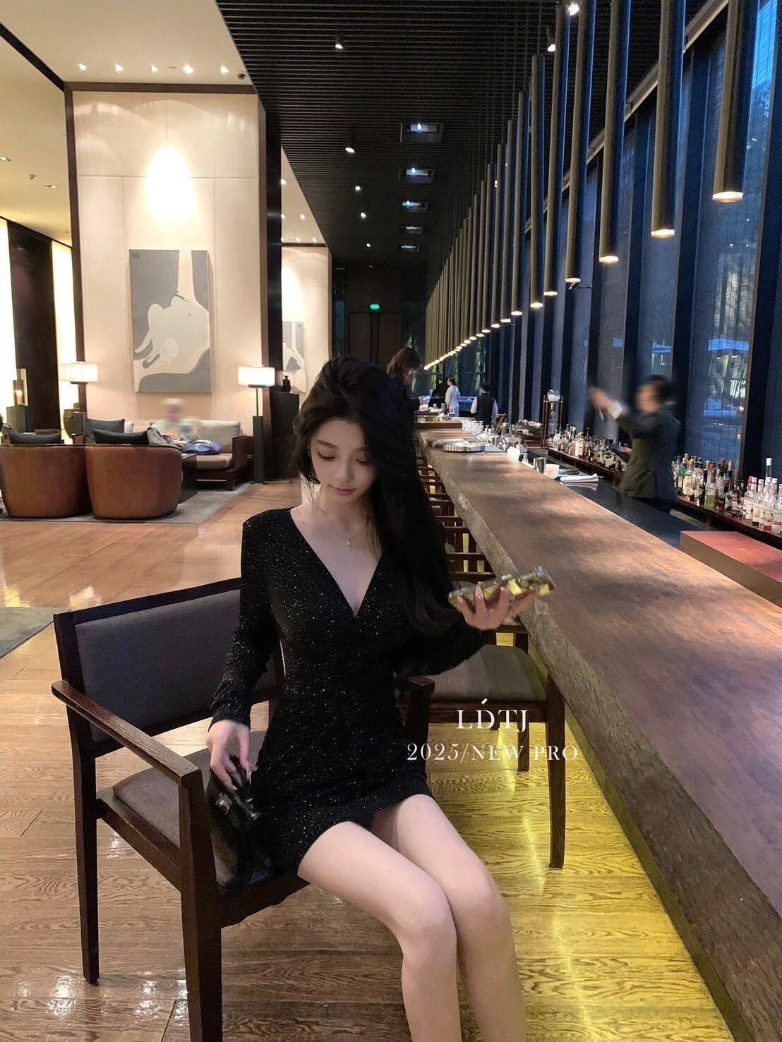 25Oct. 滿鑽流心 晚宴名媛重工V領褶皺連身裙
