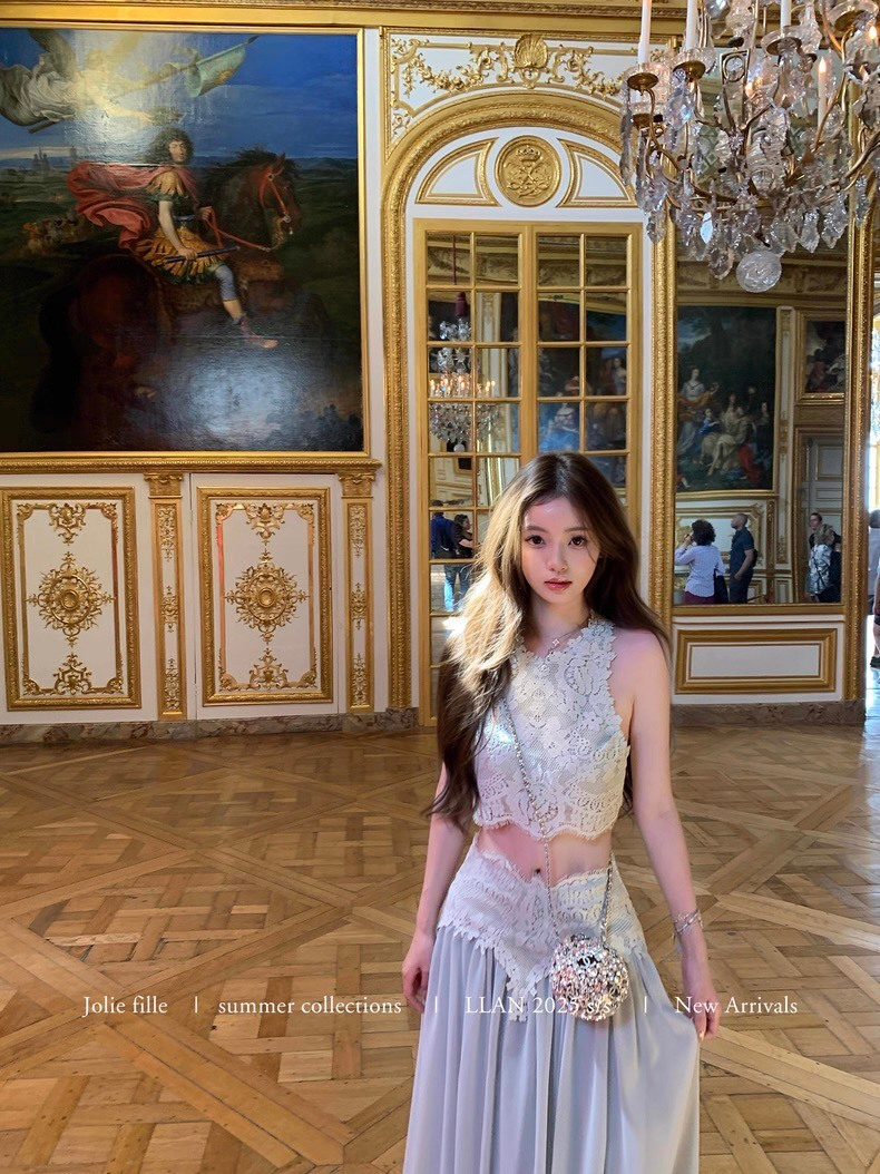 25Oct. 羅浮宮博物 夢幻甜美雕花背心半身裙套裝 梔子色/水藍